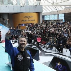 Alper Gezeravcı Uzay Yolculuğu Sonrası İlk Gençlik Buluşmasını Konya Bilim Merkezi'nde Yaptı