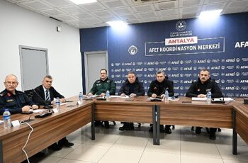 Antalya Büyükşehir Belediyesi afetzedelerin yanında