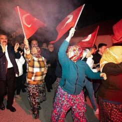 Başkan Kırgöz, 1200 araçlı konvoyla Deliktaş'ta seçim startını verdi.