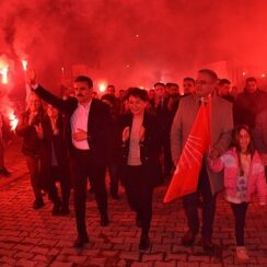 Başkan Kırgöz baba ocağı Salihler'e 1300 araçlı konvoyla çıkarma yaptı