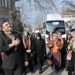 Başkan Özlü'ye Yeniköy Merkez Mahallesi'nde Sevgi Seli