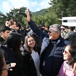 Başkan Topaloğlu'ndan öğrencilere zirvede motivasyon etkinliği