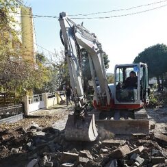 Burhaniye'de Yollar 5 Yıldır İlmek İlmek Örülüyor