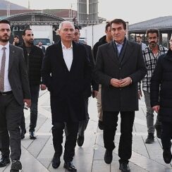 Efkan Ala'dan Osmangazi Meydanı'na tam not