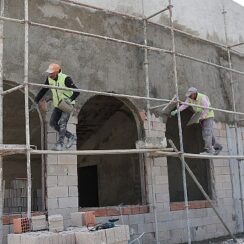 Kumluca'nın yeni simgesi Atatürk Stadyumu hızla yükseliyor