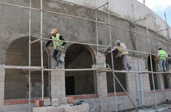 Kumluca'nın yeni simgesi Atatürk Stadyumu hızla yükseliyor