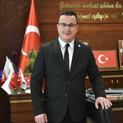 Mustafakemalpaşa Belediye Başkanı Mehmet Kanar, Berat Kandili dolasıyla yayınladığı mesajla tüm İslam âleminin kandilini kutladı