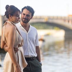 Netflix, Başrollerinde Birkan Sokullu ve Esra Bilgiç'e Yer Veren Romantik Hırsız'ın Fragmanını Paylaştı