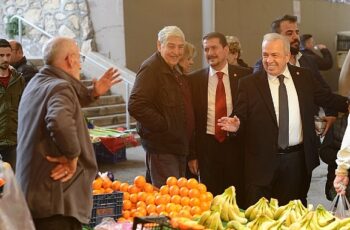 Şadi Özdemir Cumhuriyet Mahallesi'nde vatandaşı dinledi