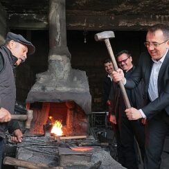 AK Parti Nevşehir Belediye Başkan Adayı Dr. Mehmet Savran,  “Birlik, beraberlik, kardeşlik ve dayanışma içerisinde tüm Nevşehirlileri kucaklayacağız." dedi