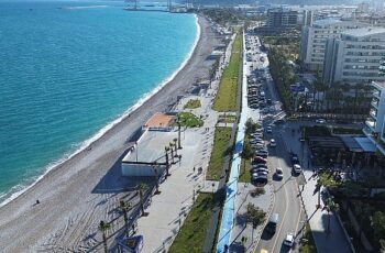 Antalyalılar Konyaaltı Liman Halk Plajı'ndan çok memnun