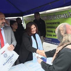 Aydın Büyükşehir Belediye Başkanı Özlem Çerçioğlu, Ata Tohumlarından üretilen fidelerin dağıtımını Söke'de gerçekleştirdi