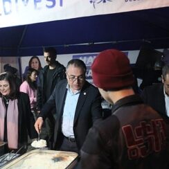 Aydın Büyükşehir Belediye Başkanı Özlem Çerçioğlu, Efeler ilçesinin Kemer Mahallesi'nde vatandaşlarla iftarda buluştu