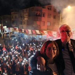 Başkan Deveciler, Bahçelievler Mahallesi'nde Coşkulu Bir Kalabalıkla Buluştu