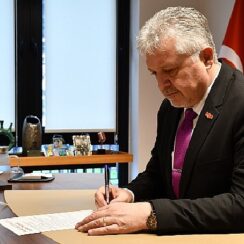 Başkan Gerenli 'Halkçı Belediyecilik Taahhütnamesi'ni imzaladı