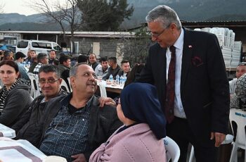 Başkan Topaloğlu'ndan belediye personeline iftar yemeği