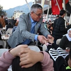 Başkan Topaloğlu'ndan Kuzdere'de iftar yemeği