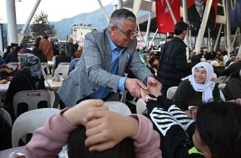 Başkan Topaloğlu'ndan Kuzdere'de iftar yemeği