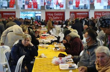 Büyükşehir Belediyesi'nden iftar bereketi