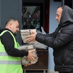 Büyükşehir, taksici esnafını Ramazan'da unutmadı