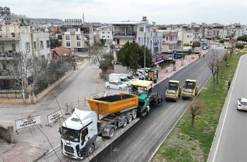 Büyükşehir'den Ceyhan Caddesi'ne sıcak asfalt