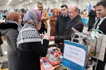 ·         Selçuklu Belediye Başkanı Ahmet Pekyatırmacı her ayın ilk Çarşamba günü kurulan 2. El Pazarı'nı ziyaret ederek stantları gezdi