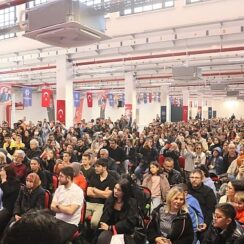 Geçtiğimiz günlerde Aydın Büyükşehir Belediye Başkanı Özlem Çerçioğlu tarafından açılışı yapılan Fuar Aydın'da hem Edebiyat Günleri hem de Ramazan Etkinlikleri devam ediyor