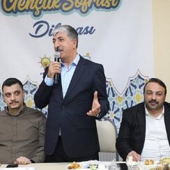 Gençler sordu Ömeroğlu cevapladı