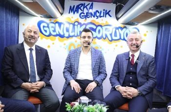 Gençlik Otobüsünde Başkan var