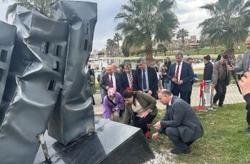 Harran Üniversitesi'nde Geçen Yılki Afetlerde Yaşamlarını Kaybedenlerin Anısına Anlamlı Bir Program Düzenlendi