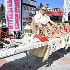 Kemer'de üreten ev hanımları kermesi yapıldı