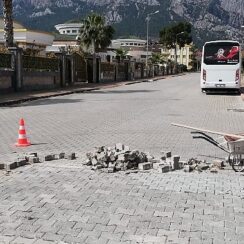 Kemer'de yol ve kaldırım çalışmaları