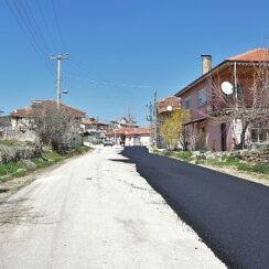 Korkuteli Yelten Mahallesi yoluna sıcak asfalt