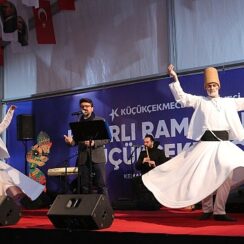 Küçükçekmece Belediyesi'nin Fevzi Çakmak Meydanı ve Sefaköy Atatürk Parkı'nda kurduğu iftar çadırlarına vatandaşlar büyük ilgi gösteriyor