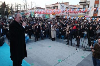 Mustafa Varank ve Başkan Altay Akşehirlilerle İftarda Buluştu