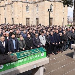 Nevşehir Belediye Başkanı Dr. Mehmet Savran, hafta sonu hayatını kaybeden iş insanı Necmi Cantekin'in cenaze törenine katıldı