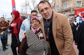 Seçim çalışmalarını sürdüren AK Parti Nevşehir Belediye Başkan Adayı Dr. Mehmet Savran, gittiği her yerde halkın yoğun ilgisi ile karşılanıyor