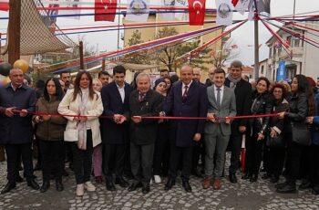 Tarihi Ambarlı Köyiçi Meydanı Aslına Uygun Düzenlendi