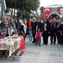 Tireli Üretici Kadınlar Dijital Pazarda &apos;Ben de Varım!' Diyor