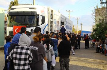 Antalya Antalya Büyükşehir Belediyesi'nin, Ramazan ayı boyunca Antalya'nın farklı noktalarında verdiği iftar ikramları devam ediyor.