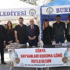 Başkan Deveciler Dünya Sokak Hayvanları Gününü Hayvanseverler İle Kutladı