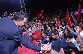 Başkan Önal'dan dayanışma çağrısı: “Tebrik çiçekleriniz desteğe dönüşsün"