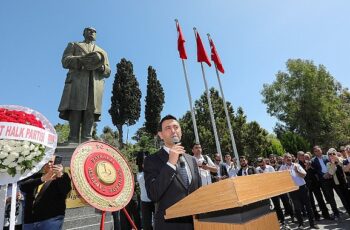 Bayraklı'da Başkan İrfan Önal mazbatasını aldı  “Az uyuyup, çok çalışacağız"