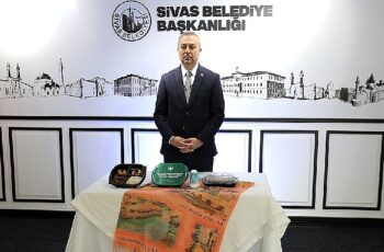 Büyük Birlik Partisi Sivas Belediye Başkanı Dr. Adem Uzun, seçim dönemi vaatlerini “…Ve başlıyoruz" sloganıyla teker teker hayata geçireceğini ifade etmişti