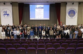 Dokuz Eylül Üniversitesi (DEÜ) ev sahipliğinde göç olgusuna ve mültecilik kavramına bilimsel bir perspektifte dikkat çekmek için düzenlenen &apos;Uluslararası Göç Sempozyumu' tamamlandı