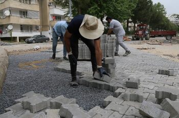 Edremit'te bozuk yollar düzeltiliyor