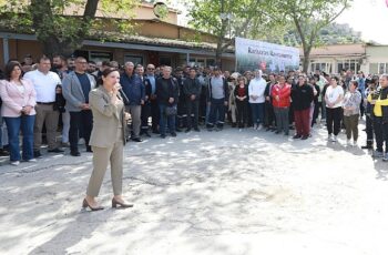 Efes Selçuk Belediye Başkanı Filiz Ceritoğlu Sengel, Ramazan Bayramı dolayısıyla belediye emekçileri ile bayramlaştı