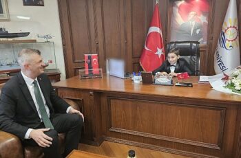 Gölcük Belediye Başkanı Ali Yıldırım Sezer, 23 Nisan Ulusal Egemenlik ve Çocuk Bayramı kapsamında koltuğunu devretti.