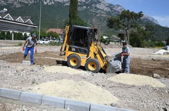 Kemer'e yeni parklar kazandırılıyor