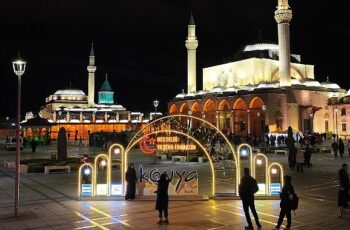 Konya Büyükşehir'in Işıklı TAG'ları Şehrin Ramazan Coşkusuna Katkı Yapıyor